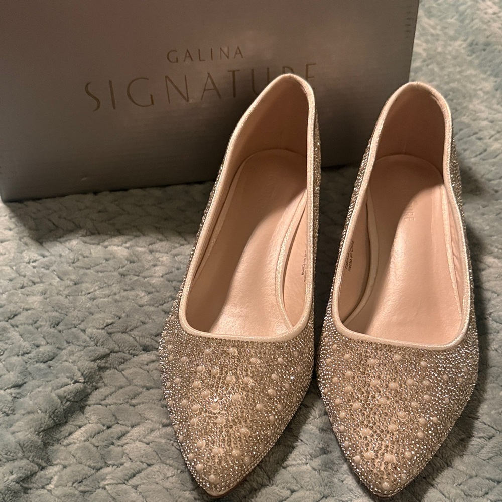 Signature Women's Sparkling Cream Flats